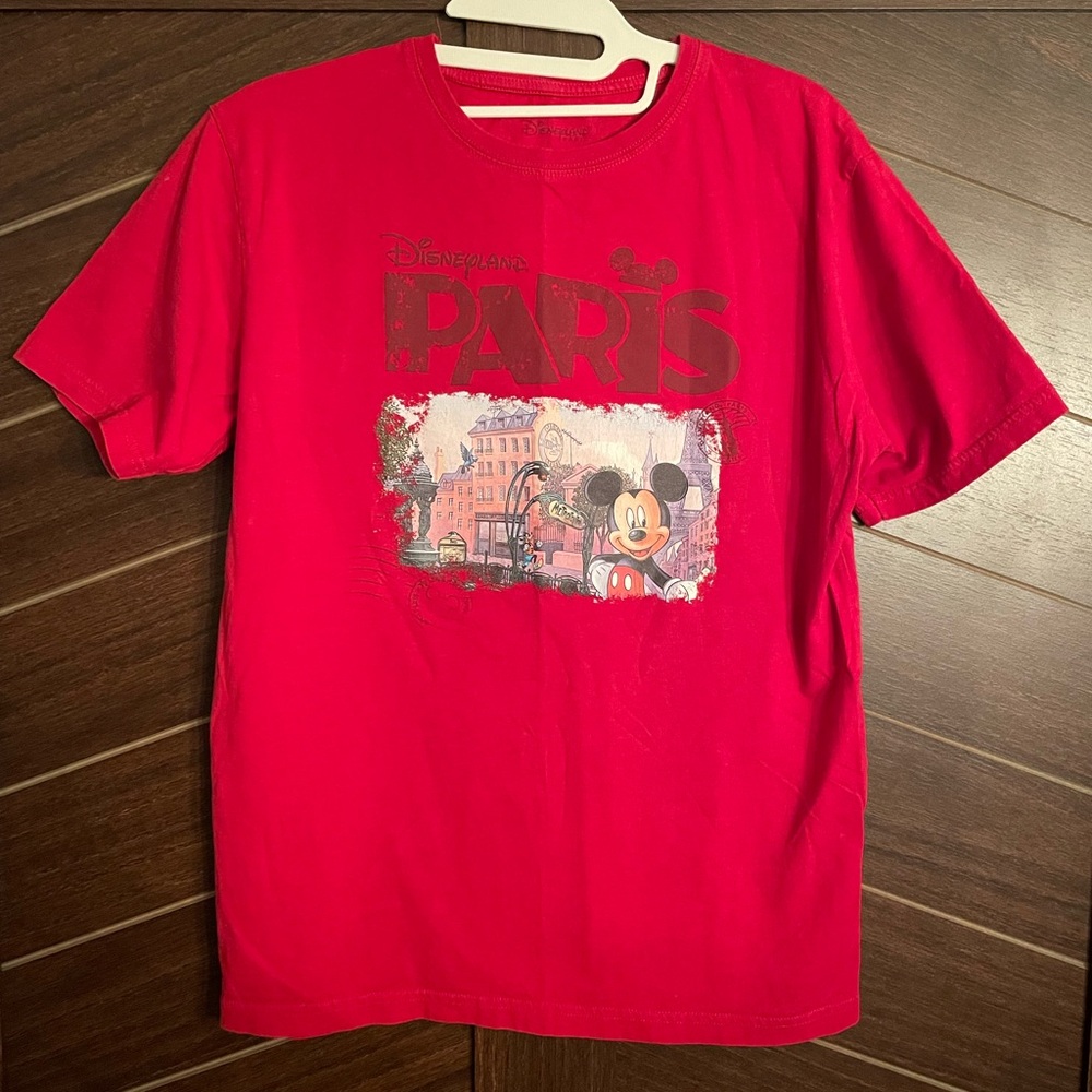 Disneyland Paris graphic T shirt size small